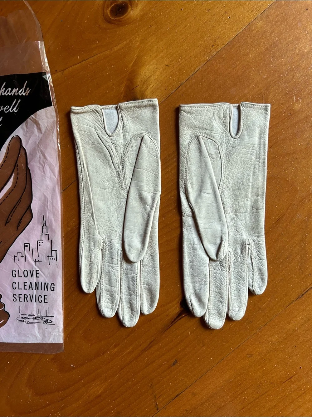 Vintage Classic Women's Cream  Leather Gloves